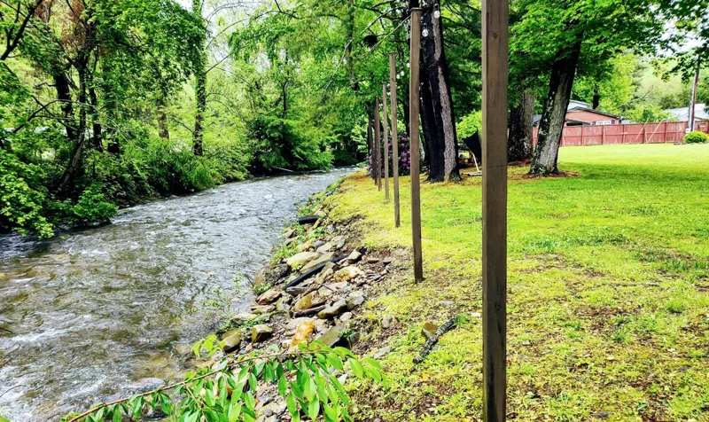 Smoky Falls Lodge